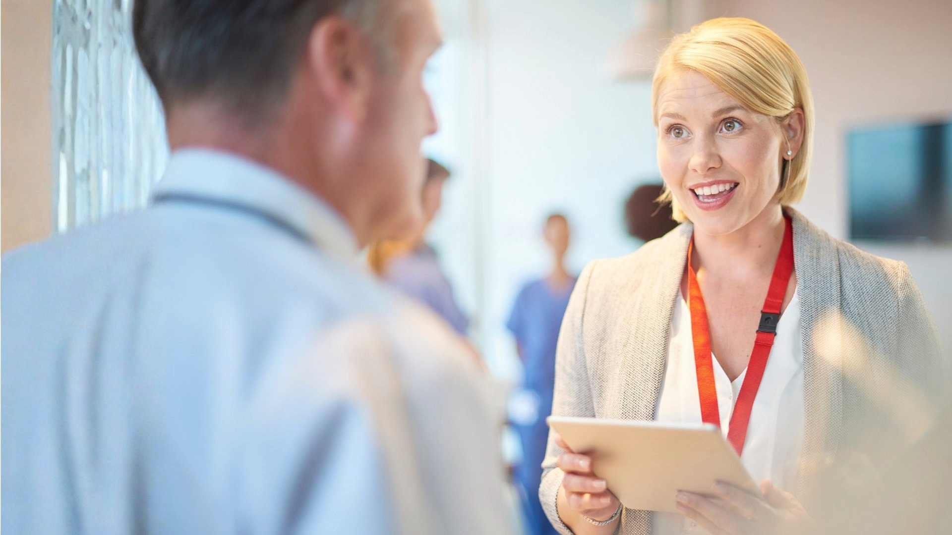 Dietitian talking with a member
