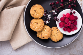 Raspberry and white chocolate cookie