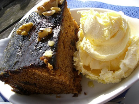 date and walnut pudding