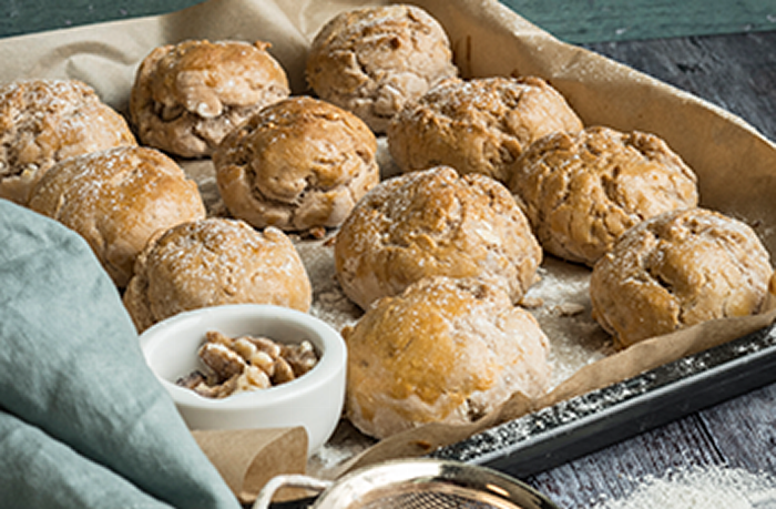 Walnut dinner rolls