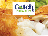 capturas de peixe em Chips em Eureka Place, Ashford, Kent é o único Kent chippy nas 50 melhores lojas de peixe e chips do Reino Unido. A equipa de pesca serve peixe e batatas fritas sem glúten para regar a boca todas as quartas-feiras e a partir das 17h Aos sábados. Podes aconchegar-te em deliciosos peixes gf cozidos e deliciosos e crocantes. Capturas de peixe